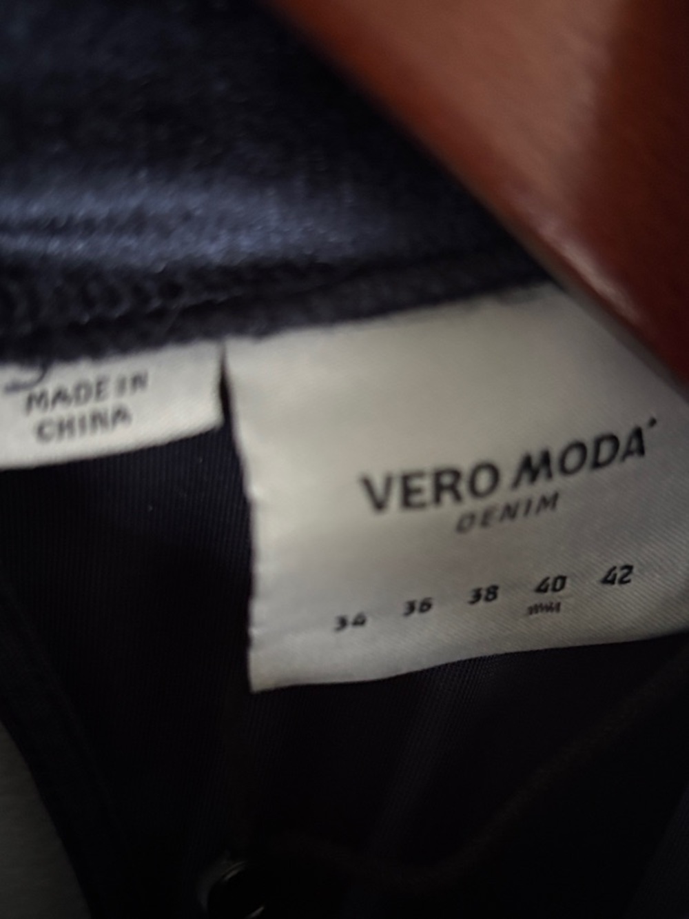Vero Moda Sleeveless Velvet Jumpsuit in Navy - Picture 6 of 6